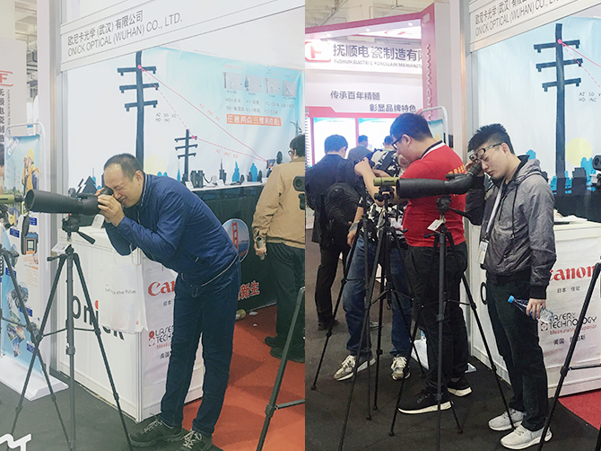 北京电力展——展会现场客户积极体验欧尼卡单筒望远镜.jpg